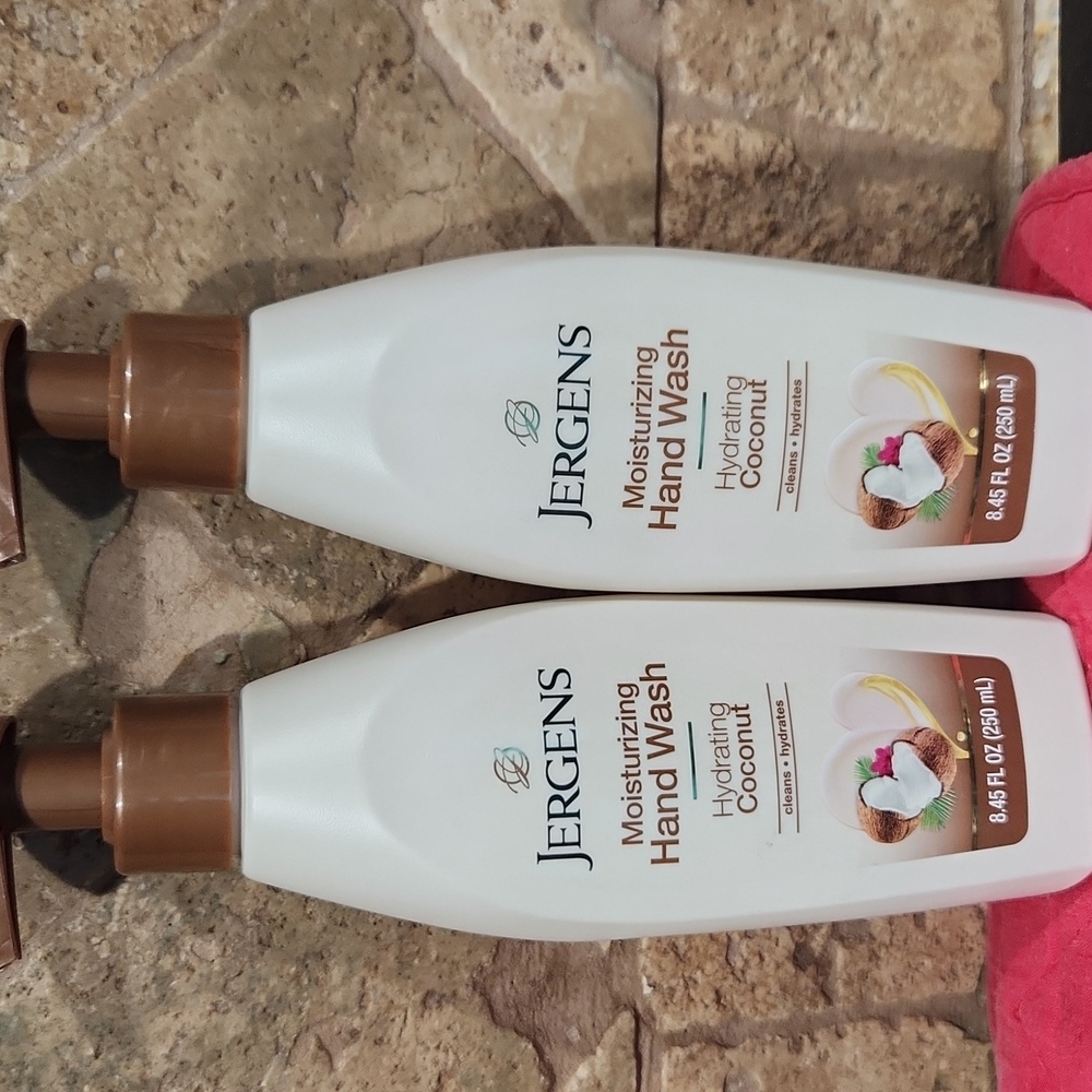 2 Jergens Moisturizing‎ Hand Wash Hydrating Coconut Scent Soap Pump